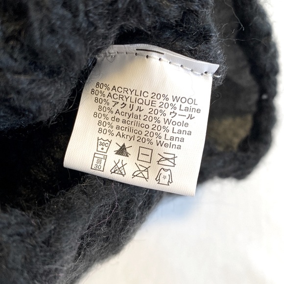 FOURSQUARE Floral Crochet Pom Knit Beanie - Picture 10 of 11